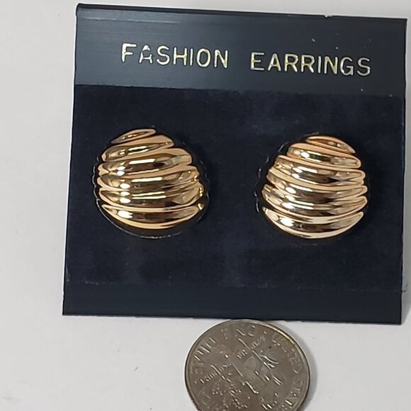 Polished Rose Gold Twist Stud Earrings – 0.7-Inch Dainty Modern Women's Jewelry - Picture 7 of 7